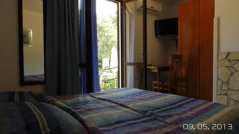 Room In Rovinj With Terrace, Air Conditioning, W-Lan 81-7 Гостевой дом