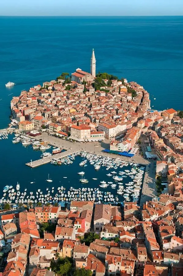 Room In Rovinj With Terrace, Air Conditioning, W-Lan 81-7 0*,